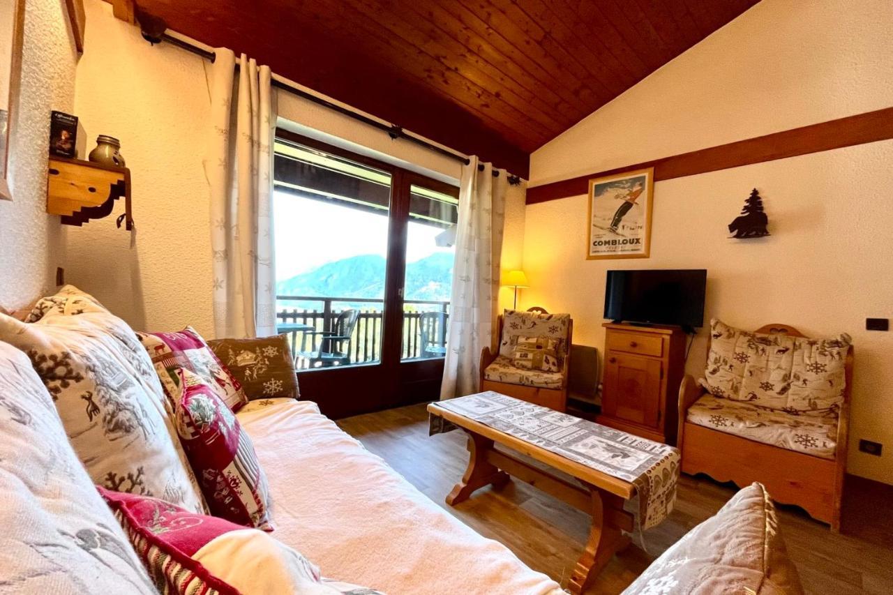 Beautiful Apartment With Balcony And Great View ! Комблу Экстерьер фото